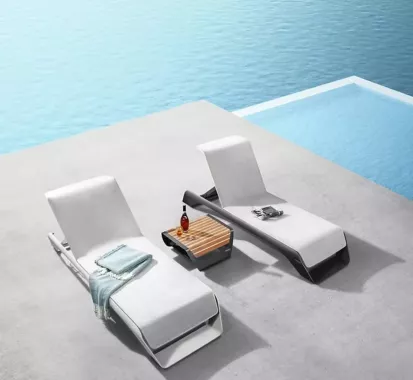 Ensemble Bains de Soleil Duo avec table ONDA by Pininfarina – Design italien et élégance extérieure aux Antilles