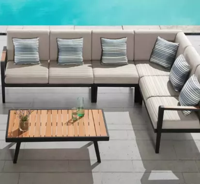 Salon d’angle 6 places Emoti Martinique – Mobilier extérieur élégant avec table basse