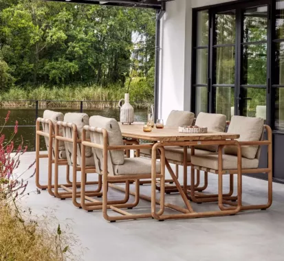 Ensemble table et fauteuils DOLCE : mobilier extérieur haut de gamme en teck, idéal en Martinique, Guadeloupe et St Martin